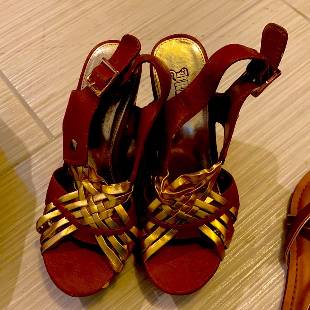 Comfy and stylish wedges